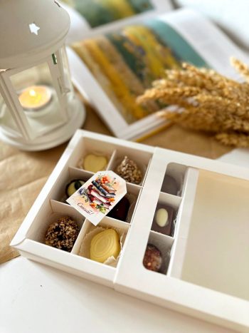 Коробка под 9 конфет с тонкими разделителями, белая — изображение 2